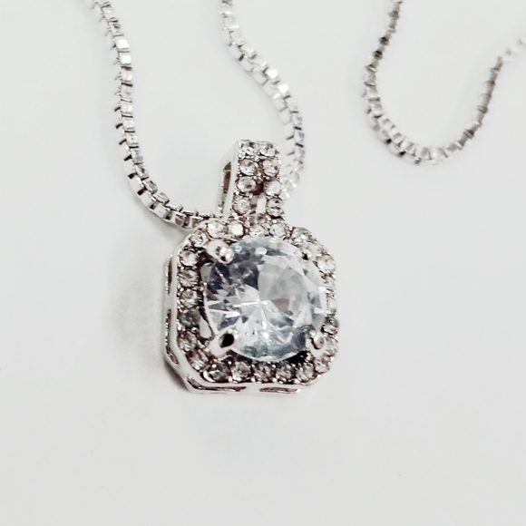 Box Chain w/ Crystal Pendant - Picture 2 of 3